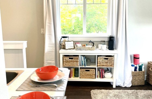 The Bowl of Edmonds Apartment | Edmonds Seaside Studio | Walk to Town and Train