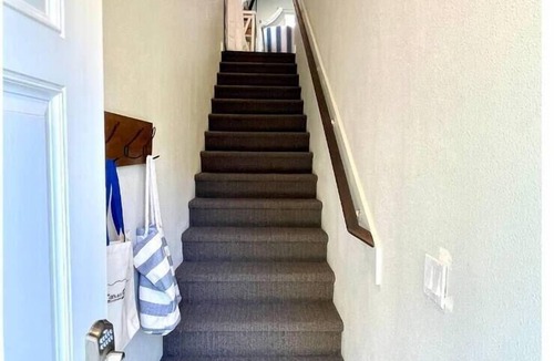 The Bowl of Edmonds Apartment | Edmonds Seaside Studio | Walk to Town and Train