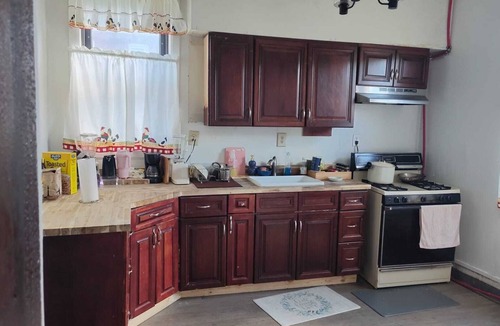 Steubenville House | El Castillo Spacious 5-bedroom house in delightful Steubenville with AC