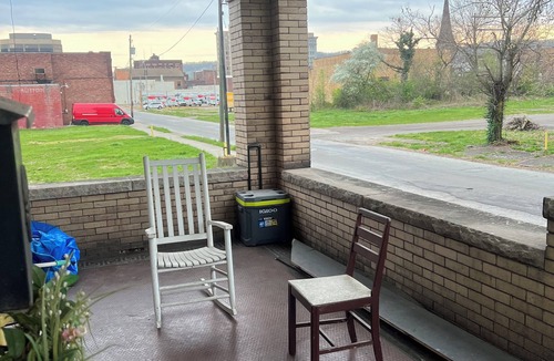 Steubenville House | El Castillo Spacious 5-bedroom house in delightful Steubenville with AC