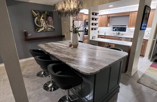 Newland House | Electric and Water is Working Centrally Located Resort inThe High Country RELAX