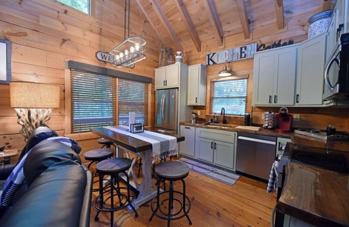 Cherry Log Cabin | Elegant Escape- Lowered Rates! Cherry Log Cabin Gourmet Kitchen Firepits