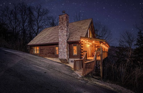 Sevierville Cabin | Enchanted Eagle cabin, 3 bedroom, with Hot tub and games room
