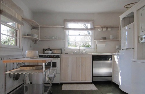 Bridgehampton Cottage | Enchanted Hamptons Cottage in NYTimes Garden