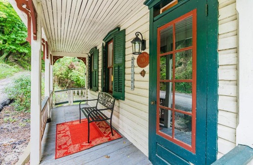 Harpers Ferry House | Enchanting Cottage, walk to Downtown Harpers Ferry