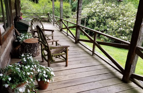 Panorama Estates Cabin | ENCHANTING LOG CABIN