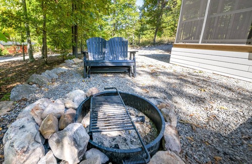 Singers Glen Cottage | Endless Caverns Pet-Friendly Deluxe Cabin - A Better Base Camp at Endless Caverns Resort