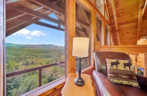 Sevierville Cabin | EndlessViewSleeps15.Amazing Viewover Dollywood&ParrotMtn.Close to Pkwy,private