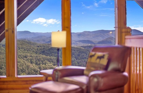 Sevierville Cabin | EndlessViewSleeps15.Amazing Viewover Dollywood&ParrotMtn.Close to Pkwy,private