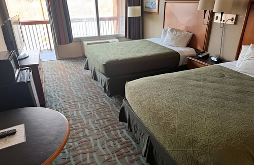 Harriman Hotel | Enjoy 4-Room Stay | Free Parking, Continental Breakfast & Pets Welcome