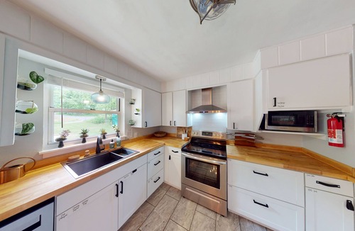Pisgah Forest House | Entire Cottage at PNF with Bike storage