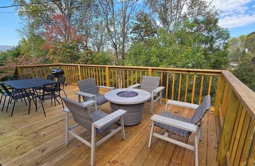 Arthur House | Entire Home - Jackson MTN Retreat 3-bedroom 2 Bath -Near LMU & Bowling alley
