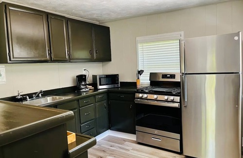 South Hills House | Entire Home Near Downtown, Less than 10 min Drive