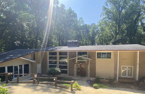 Northlake House | Entire Home Retreat Rustic Modern Style Women or Mothers with children only.