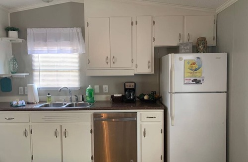 Gallatin House | Entire Lakeside Home Walk to Marina & Bar & Grill- 2 bedroom 1 bath