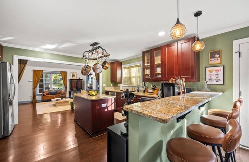 Villa Heights House | Escape to the Arts, Golf Sim, Hot Tub, Theater