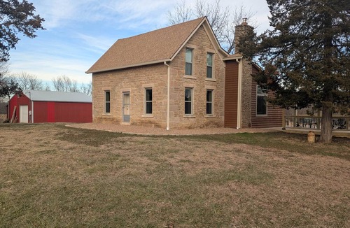 Pauline House | Evans Getaway