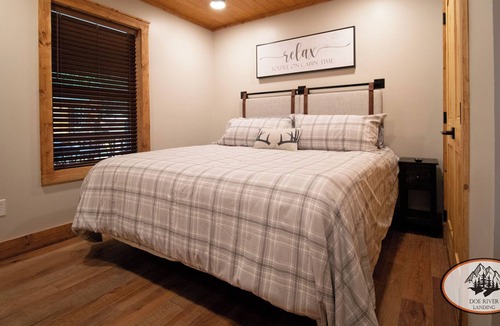 Roan Mountain Cabin | Experience rustic mountain river vibes at our beautiful modern cabin on Doe River (GREAT FISHING!)