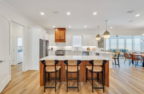 East Beach House | Fall special! East Beach Home w/Pool, sleeps 18!