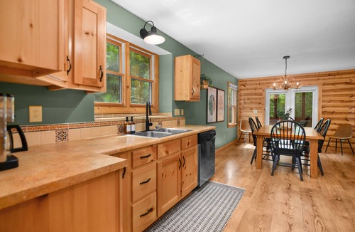 Ellijay Cabin | Family Cabin Near Dwtn Ellijay - Hot Tub, Fire Pit, Screened Porches + Pools