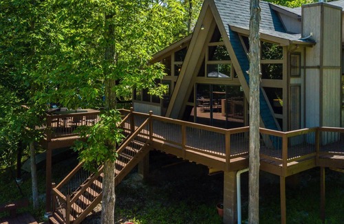 Wright City Ski Chalet | Family-Friendly Chalet on Private Lake with Two King Beds!