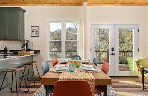 Lost River Cabin | Family Friendly Modern Cabin w/Hot Tub, Fire Pit & EV Charger - Lost River WV