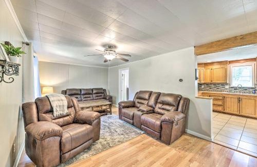 Summerlee House | Family-Friendly Sanctuary: BBQ, Patio & Yard