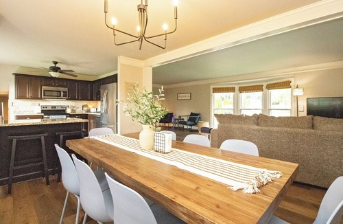 Hendersonville House | Family Lakefront Retreat with Kayaks + SUP’s + Firepit just 30 mins to Nashville
