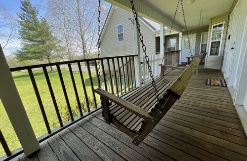 Smyrna House | Family&Pet friendly Farmhouse, Equine retreat, Fenced yard, Central Location!