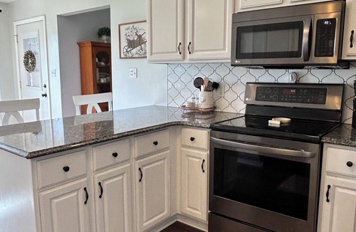 Owensboro House | Family Retreat 2 King Beds Fenced Yard Gazebo Fire Pit - Sleeps 6-7