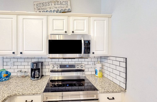 Sunset Beach Condo | Family Tides- Sandpiper Bay: Shared pool