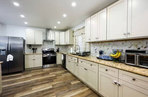 Derita - Statesville House | Fantastic 9-bedroom 6 rooms have their own separate entrance.
