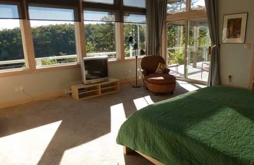 Black Mountain Cabin | Farside Cabin Secluded mountain top getaway with mountain views & rustic charm