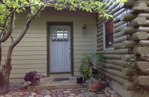 Black Mountain Cabin | Farside Cabin Secluded mountain top getaway with mountain views & rustic charm
