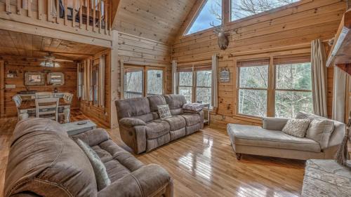 McCaysville House | Fighting Creek Cabin - River Front | Trout Fishing | Hot Tub | Pool Table | Fire Pit