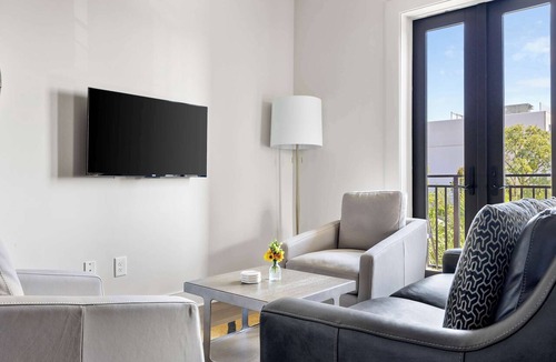 Cannonborough Elliotborough Condo | Fire Tower | Fresh 1BR Suite + Courtyard + Rooftop