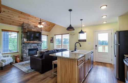 Kodak Cabin | First Love - Hot Tub, Grill & Fireplace!
