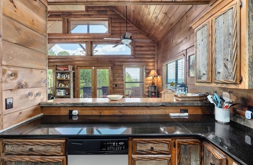 Smithville Cabin | Fox & Bear Lodge Near Center Hill Lake