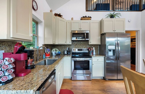 Lake Lure Cabin | Foxs Lookout - New Listing - 3bd 2.5ba in Riverbend