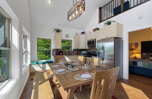 Lake Lure Cabin | Foxs Lookout - New Listing - 3bd 2.5ba in Riverbend