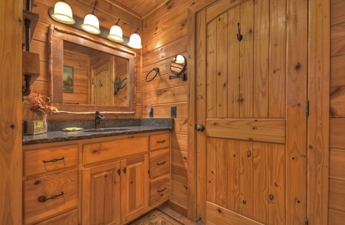 Copperhill Cabin | *Free Whitewater Rafting & Ziplining* A beautiful and secluded cabin rental near the Ocoee River