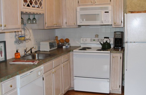 Fleetwood House | "French Country Barn Loft" Luxurious Couple's Escape on the New River