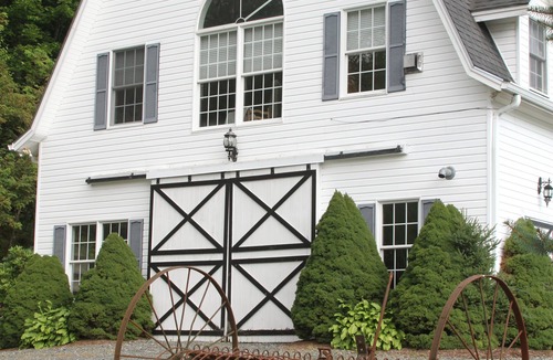 Fleetwood House | "French Country Barn Loft" Luxurious Couple's Escape on the New River