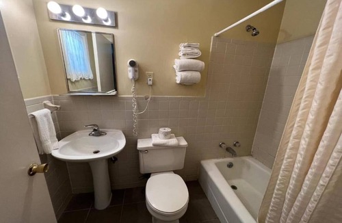 Natural Bridge Apartment | Full Bed Non-Smoking