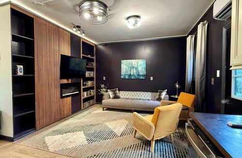 Buechel Apartment | Funky & fun, secret room, games, puzzles. Sleeps 5