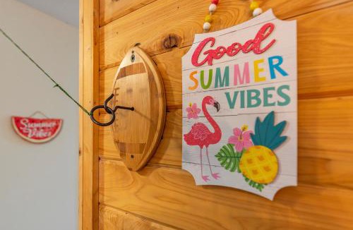 Weaverville House | Funtastic Retreat! Pet Goats, Hot Tub, 10 Mins to Weaverville - 15 Min to AVL PS5, View, Karaoke