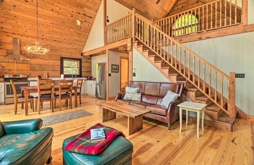 Lynn Cabin | Game Room! Lakefront Family Cabin in Landrum