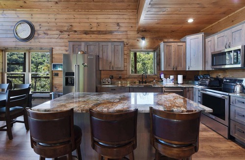 Chalet Village North Cabin | Gatlinburg Cabin | Mtn Views | Hot Tub | Theater