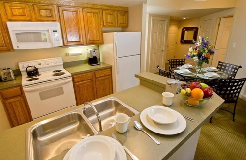 Pittman Center Villa | Gatlinburg | Flexible Golf Retreat | Pool + Golf | 2BR Lock-Off