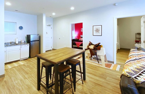 Maxwell Condo | Giddy Up in East Suites! 4 bd/2 ba! Walk everywhere in East Nash!